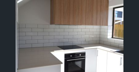 Very Spacious - Recently Renovated 2 Bedroom Townhouse - Photo 2