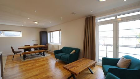 3 bedroom flat to rent - Photo 5