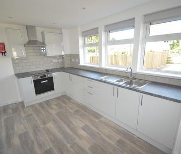 3 bedroom semi-detached house to rent - Photo 6