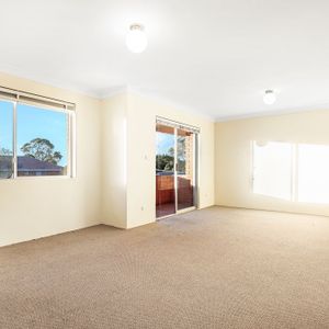 Newly Updated, Sun-Filled, Modern And Spacious Two Bedroom Apartment In The Heart Of Lakemba - Photo 2