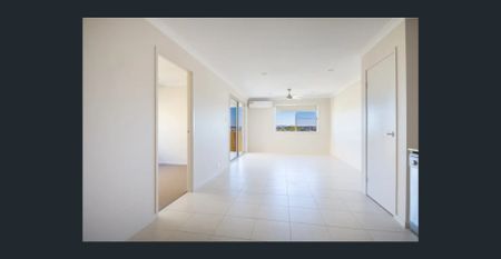 Spacious & Modern - Photo 2