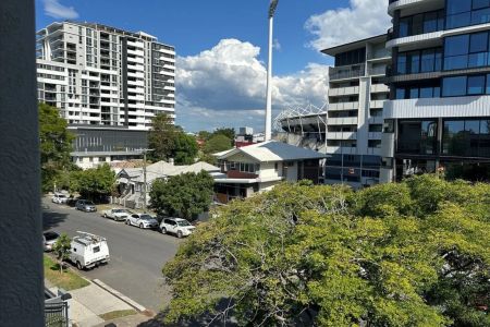 Fully Furnished Unit with Gabba Views & Unbeatable Location - Photo 2