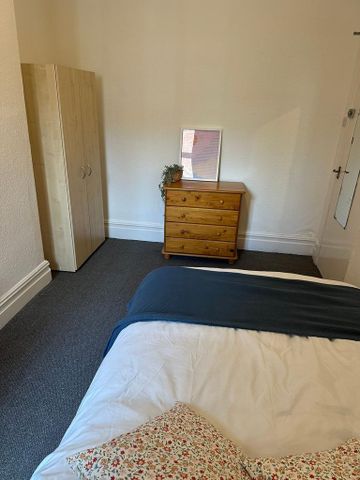 6 bedroom house to rent - Photo 2