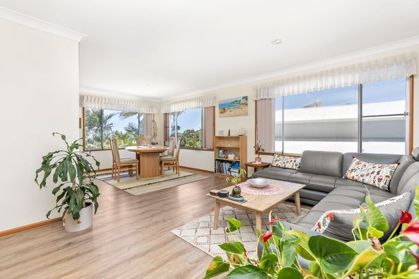 Dreamy Transit Hill Haven with Ocean Vibes - Photo 1