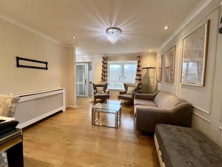 Allum Grove, Tadworth - Photo 2