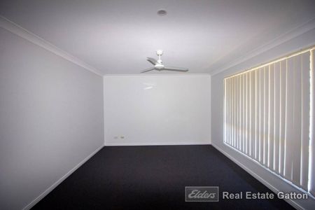 Modern Family Home - Photo 2