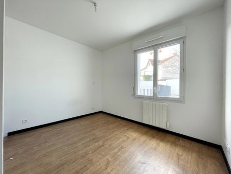 Location Appartement 5 pièces 84m² LE MAY SUR EVRE 49122 - Photo 4