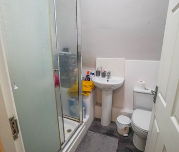 3 Bedroom Flat To Rent in Lansdowne - £1,350 pcm Tenancy Info - Photo 2