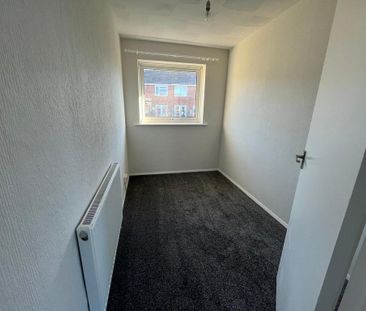 3 bedroom end of terrace house to rent - Photo 2