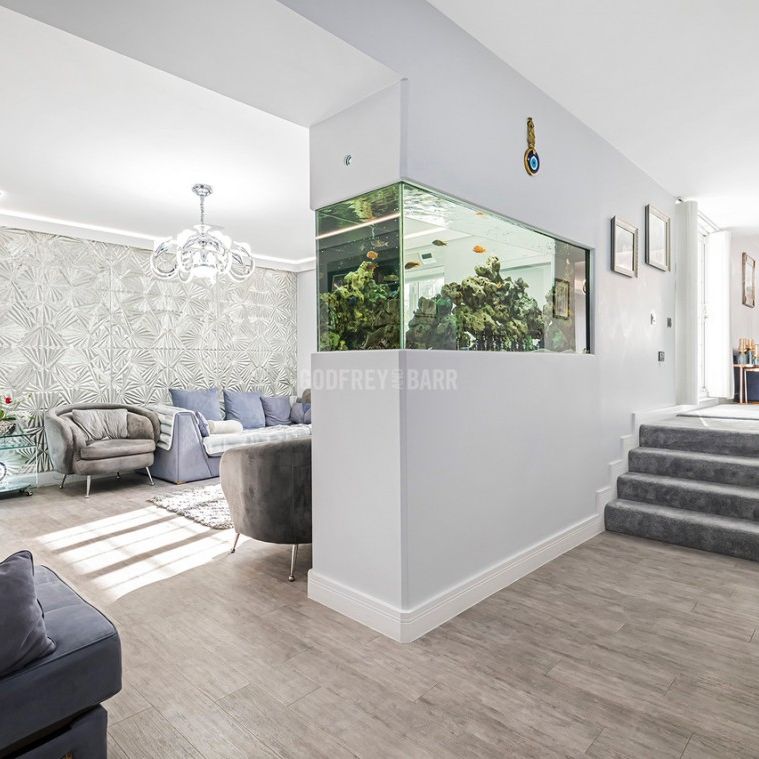 Corbar Close Hadley Wood EN4 - Photo 1