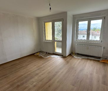 Schöne, zentral gelegene 2-Zimmer-Wohnung mit Loggia - Photo 3