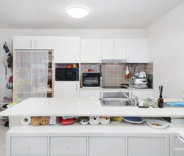 Location! Location! Location! - Photo 6