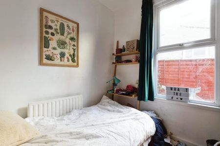3 bedroom flat to rent - Photo 5