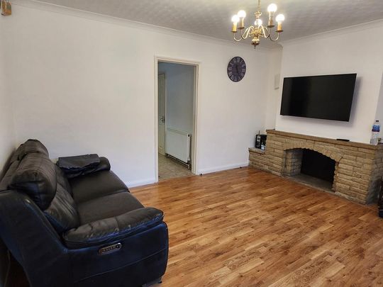 3 bedroom terraced house to rent - Photo 1