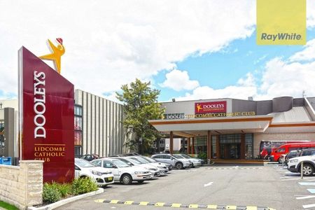 TWO BEDROOM APARTMENT WITH LOCK-UP GARAGE IN CONVENIENT LOCATION - Photo 5