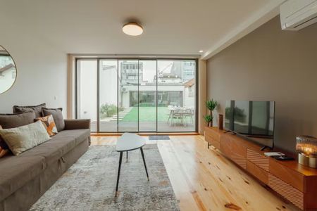 Rua 1.º de Maio, Vila Nova de Gaia, Porto 4430-999 - Photo 2