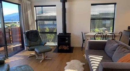 Wanaka Rental with Lake Views - Photo 4