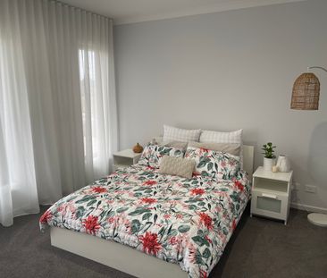 29 Modena Road, Fraser Rise VIC 3336 - House For Rent | Domain - Photo 3