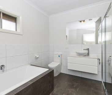 33 Grace Street, White Hills, Vic 3550 - Photo 1