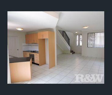 3 BEDROOM TOWNHOUSE IN BOUTIQUE COMPLEX - Photo 2