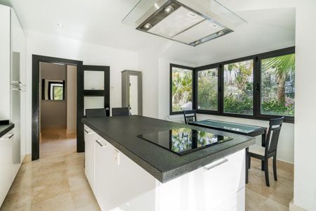 Luxury Villa for rent in Marbella, Andalusia - Photo 5