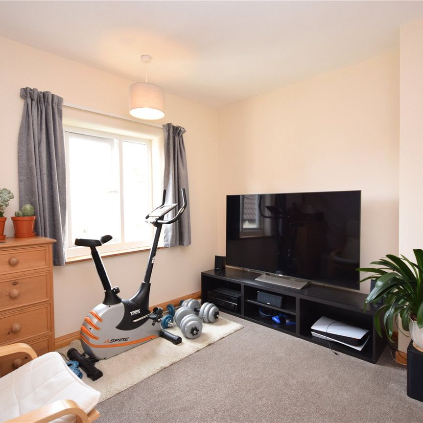 190, Stanhope Drive, Horsforth, Leeds, West Yorkshire, LS18 4LU - Photo 1