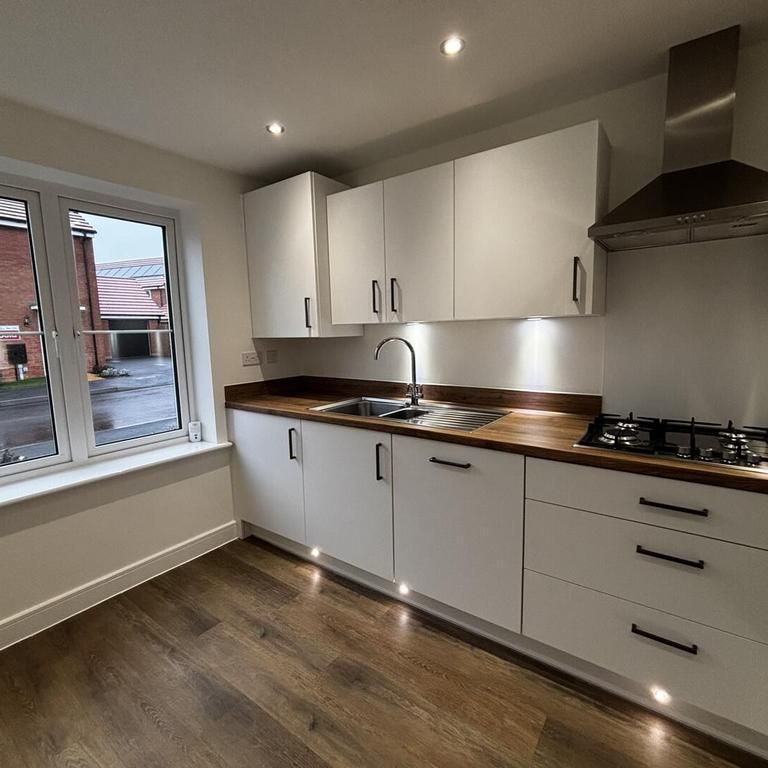 3 bedroom semi-detached house to rent - Photo 1