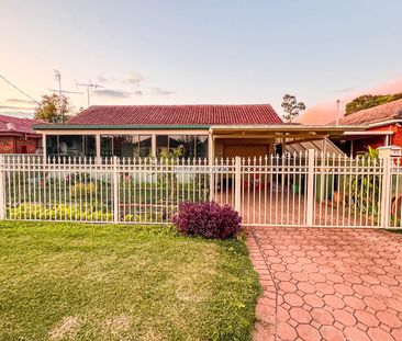 Spacious 5-6 Bedroom Family Home – Prime Location! - Photo 2