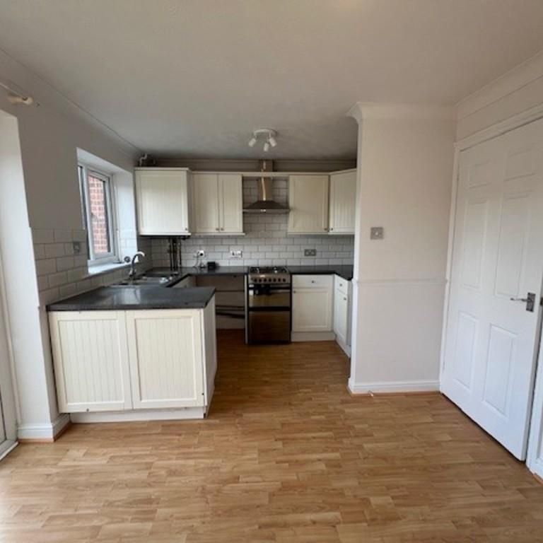 3 bedroom terraced house to rent - Photo 1