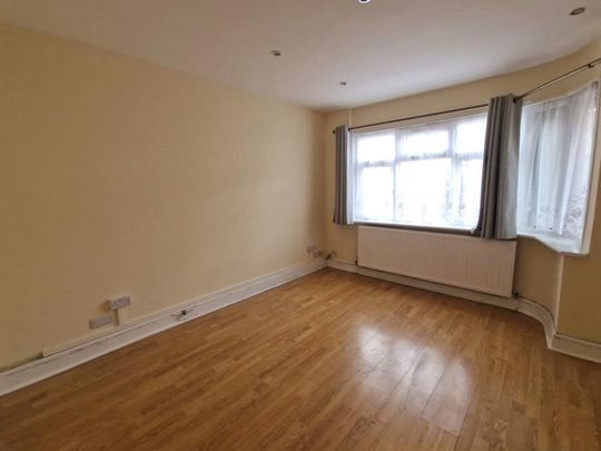 4 bedroom semi-detached house to rent - Photo 1