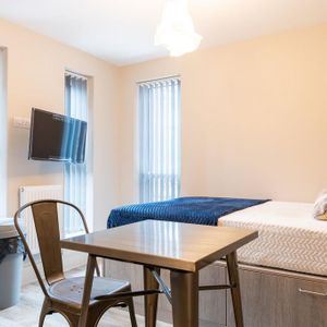 Studio to rent - Photo 2