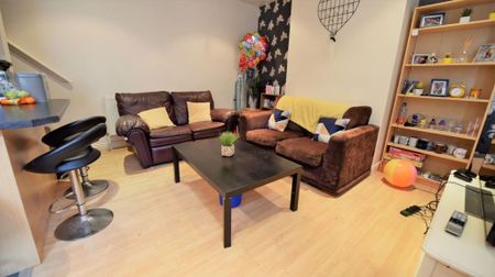 3 bedroom House in Harold Place, Leeds - Photo 4