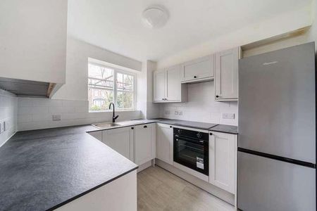 Kingston Upon Thames, Surrey, KT1 - Photo 4