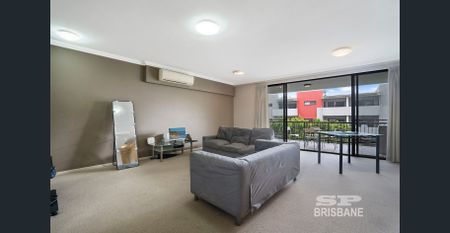 A spacious unit in a perfect location near Garden City shopping Center - Photo 2