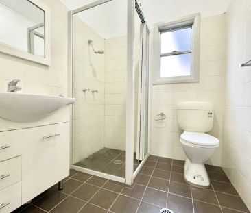 Low-maintenance family living - Photo 2