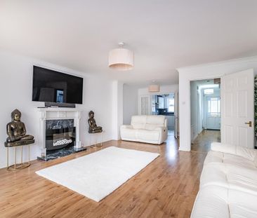 4 bedroom detached house to rent - Photo 3