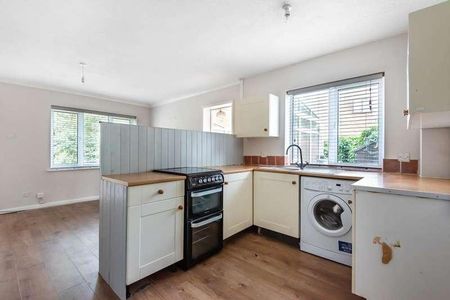 Camilla Close, Sunbury On Thames, TW16 - Photo 5