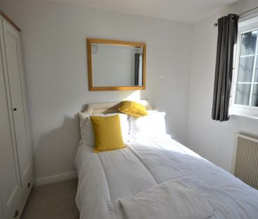 Lindow Court, Wilmslow - Photo 3