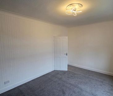 3 bedroom flat to rent - Photo 4
