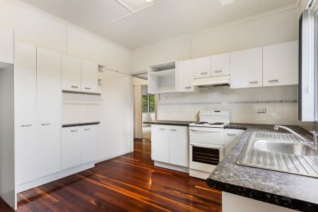 CHARMING COTTAGE ON LARGE BLOCK WITH SHED - WALK TO SCHOOLS, PUBLIC TRANSPORT - Photo 5