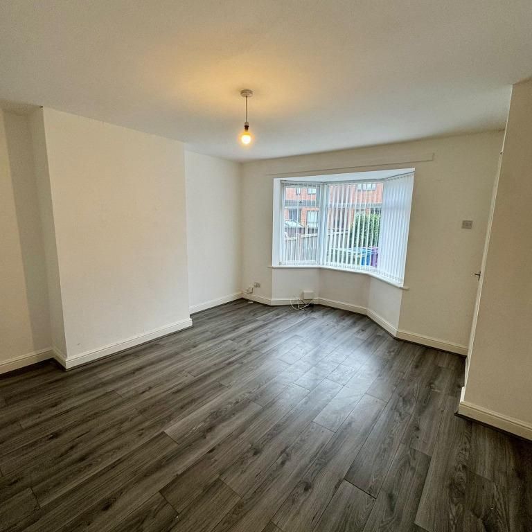 4 bedroom terraced house to rent - Photo 1