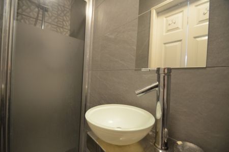 1 bedroom Semi-detached house to rent - Photo 4