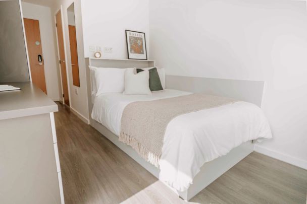 Gold En Suite - Photo 1