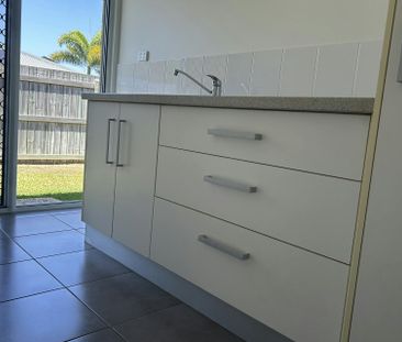 SPACIOUS AND LOW MAINTENANCE FAMILY HOME - Photo 5