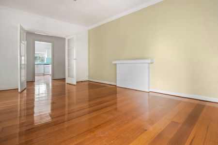 Location, location, location! - Photo 4