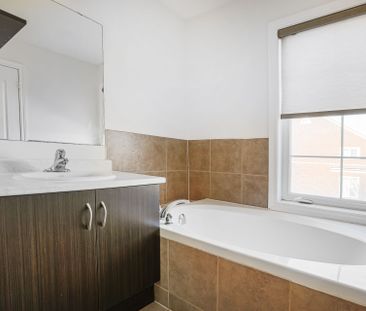 For Lease - 60 Cathedral High Heights, Markham, Ontario - Photo 6