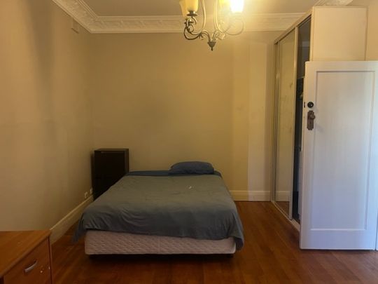 3-bedroom shared house / townhouse, Third Avenue - Photo 1