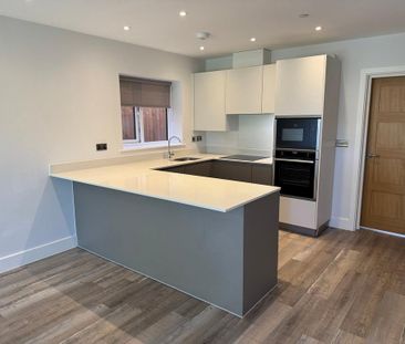 3 bedroom semi-detached house to rent - Photo 2