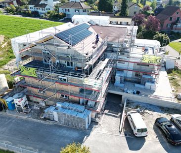"Erstvermietung grosszügige 3.5-Zimmer-Wohnung an bevorzugter Hangl... - Photo 1