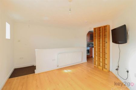 1 bedroom flat to rent - Photo 2